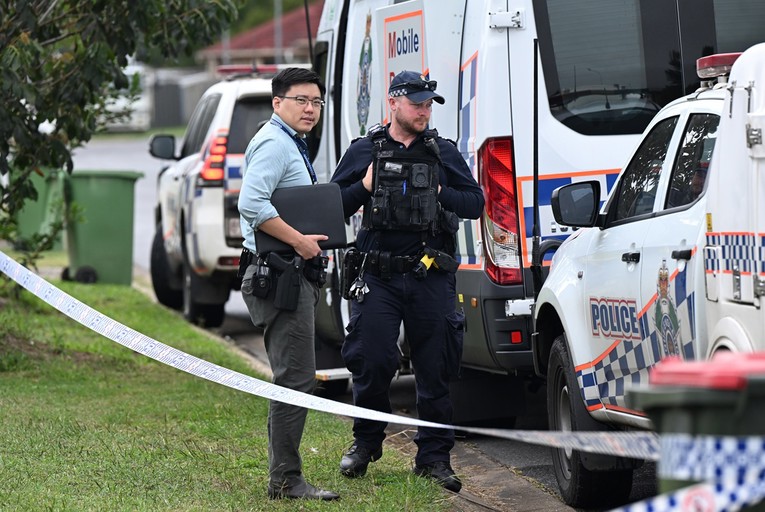 Majka u Australiji nožem napala djecu u autosjedalicama. Umro 5-godišnjak