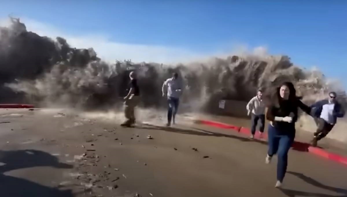 VIDEO Kaliforniju pogodili ogromni valovi. Ljudi preplašeno bježali, vikali