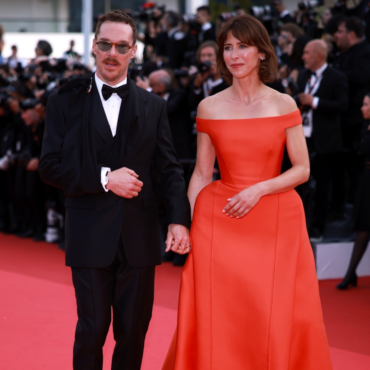 Benedict Cumberbatch sa suprugom snimljen u Cannesu, ruku držao u povezu