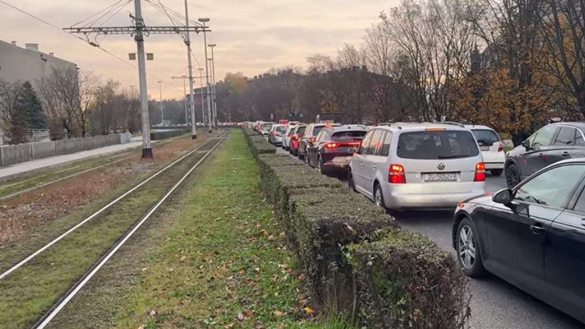 Dio Slavonske zatvoren, ogromna gužva. Probijali smo se Horvaćanskom i Ozaljskom