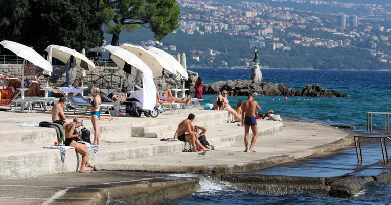 FOTO Kao da je sredina ljeta: Pogledajte kako danas izgleda plaža u Opatiji