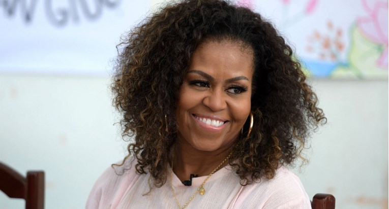 Michelle Obama objavila fotku s maturalne. Njenu haljinu poželjet ćete u ormaru