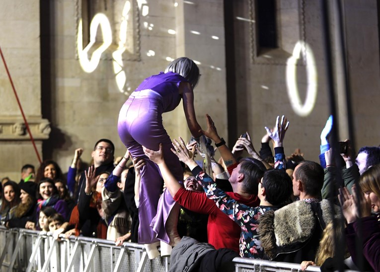 Šibenik u novu godinu uvela svjetski poznata pjevačica, grad pretvoren u disco klub