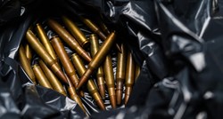 Muškarcu (30) kod Vinkovaca u kući našli ilegalnu poluautomatsku pušku i streljivo