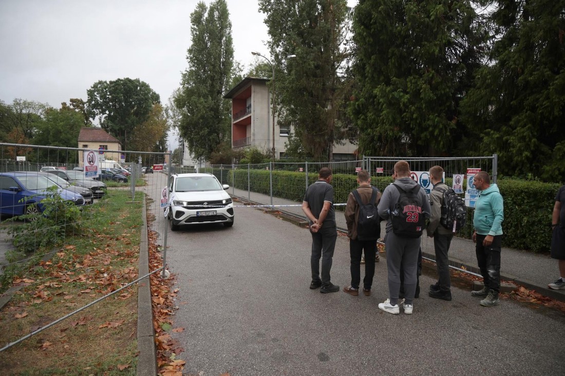 Kako djeci objasniti napad u školi, a ne dodatno ih prestrašiti?