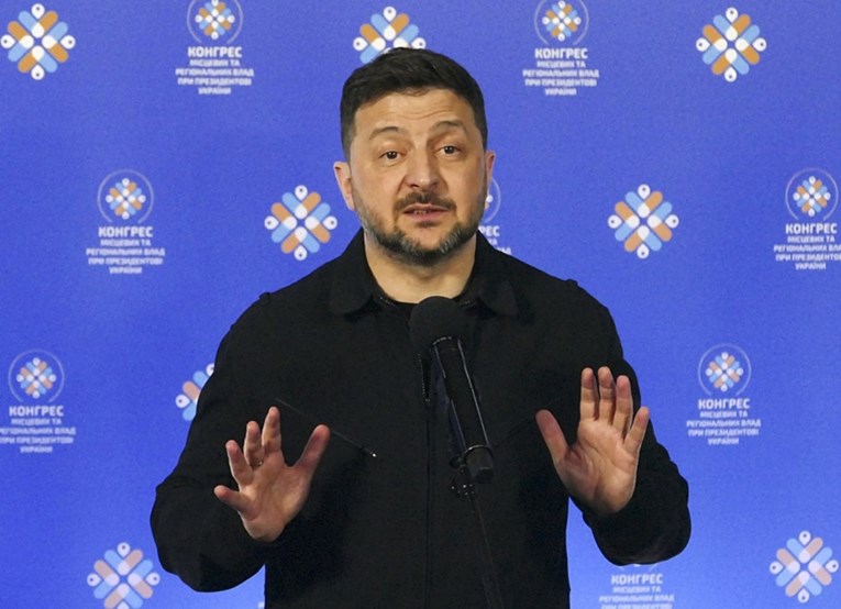 Zelenski: Uništeni spremnici naftovoda Družba se ne mogu tako brzo popraviti