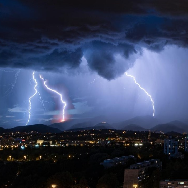 Večeras stiže promjena, najavljena nevremena. Izdana upozorenja za tri regije
