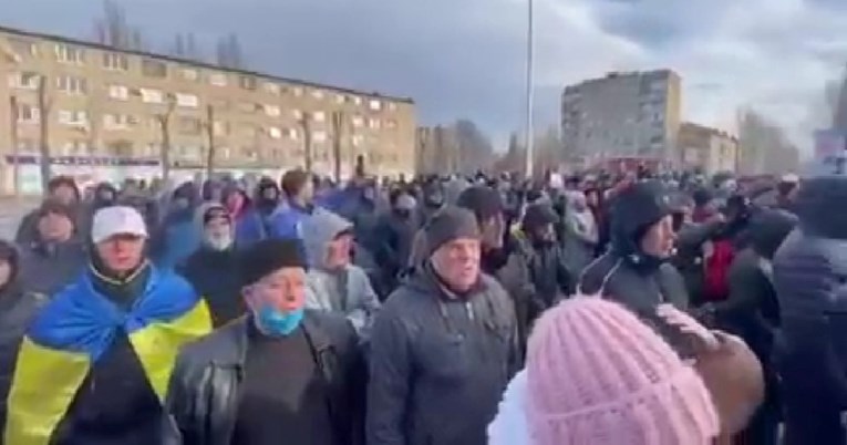 VIDEO Ukrajinci prosvjeduju na ulicama nakon što su im Rusi oteli gradonačelnika