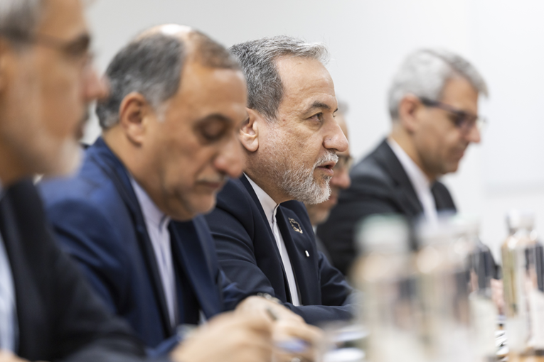 Iran: Neprijatelj je pretrpio povijesni i razoran poraz. Ruke nam ostaju na okidaču