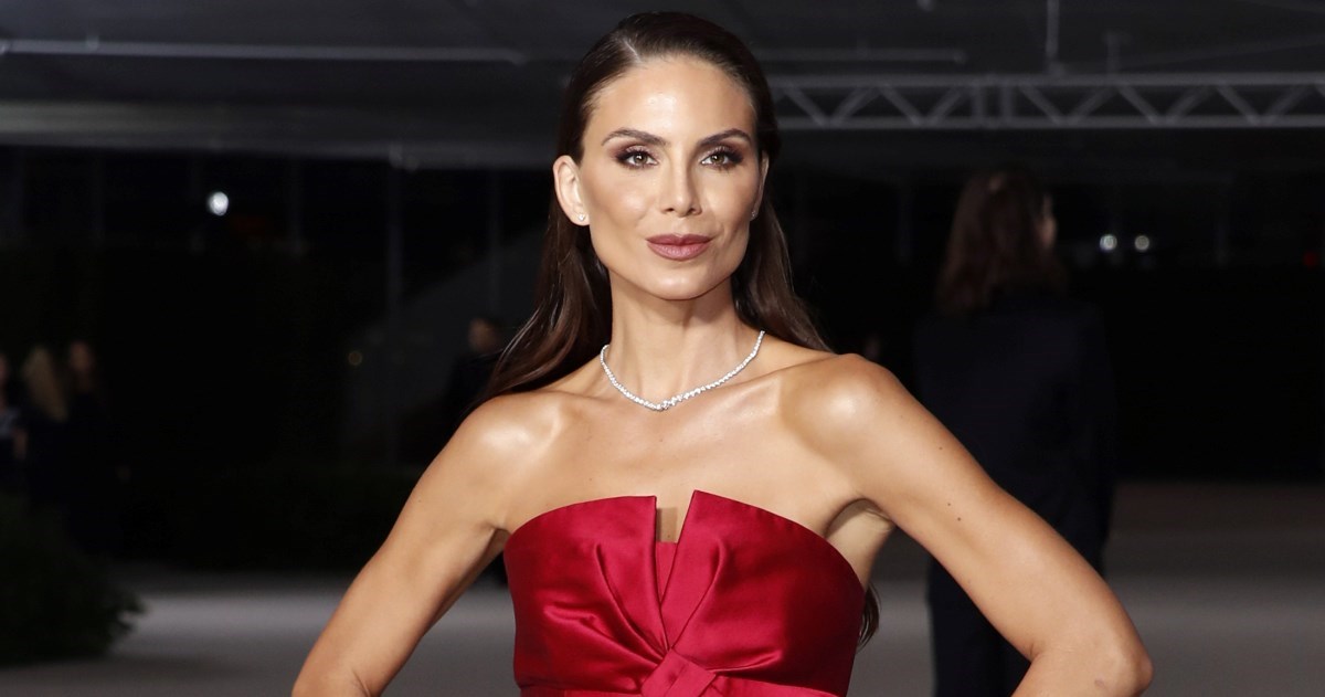 Srpska manekenka privukla pažnju raskošnom haljinom na crvenom tepihu u Los Angelesu