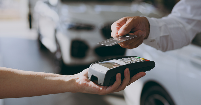 Britanija blokirala gotovo sve kreditne kartice državnih službi