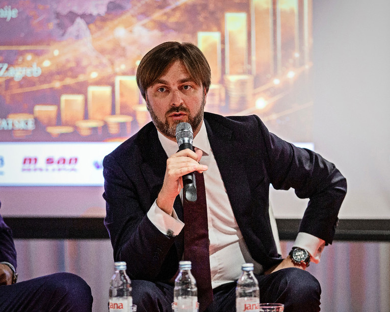 Ćorić: Hrvatski brod plovi stabilno