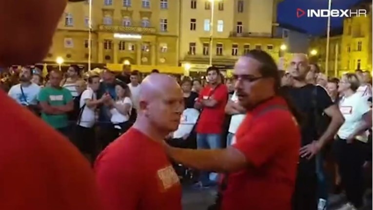VIDEO Na antikorona skupu u Zagrebu napadnut Indexov snimatelj