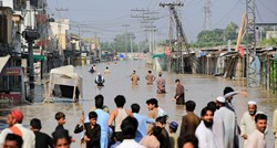 Katastrofalne poplave u Pakistanu, trećina zemlje pod vodom: "Pakistan se utapa"