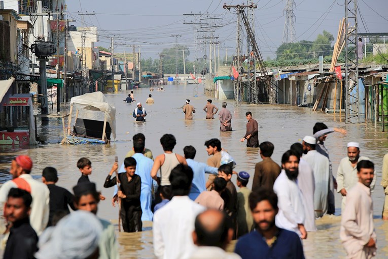 Katastrofalne poplave u Pakistanu, trećina zemlje pod vodom: "Pakistan se utapa"