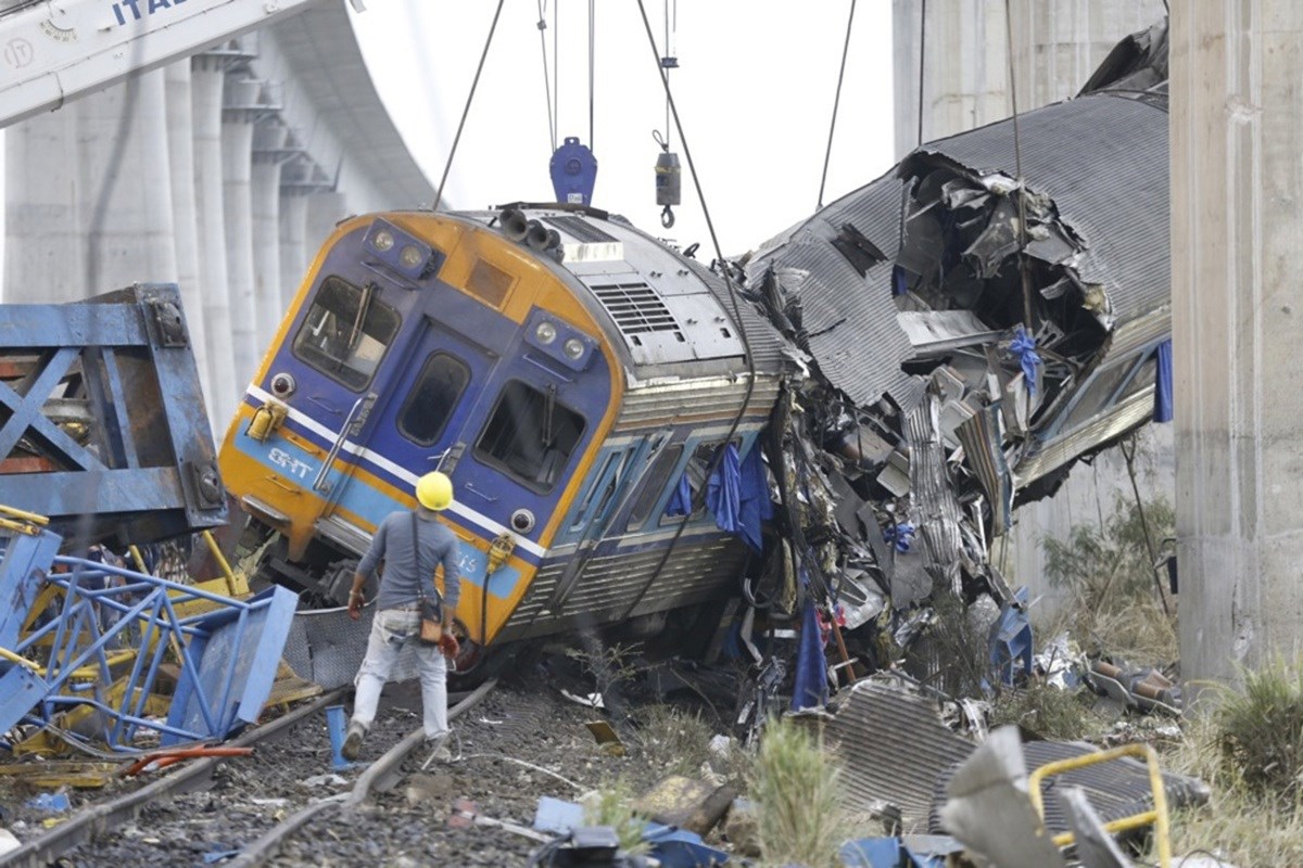 Raste broj mrtvih u teškoj nesreći na Tajlandu. Dizalica pala na vlak