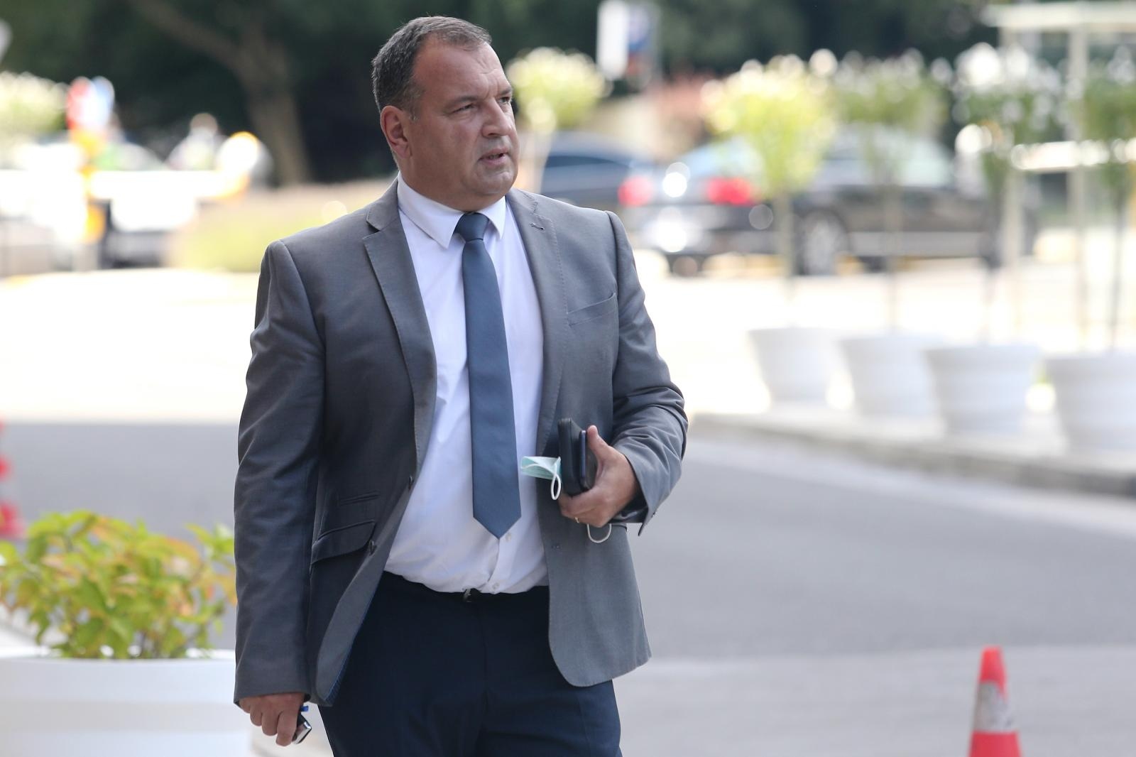 Beroš: Danas više zaraženih, nova žarišta su teretane