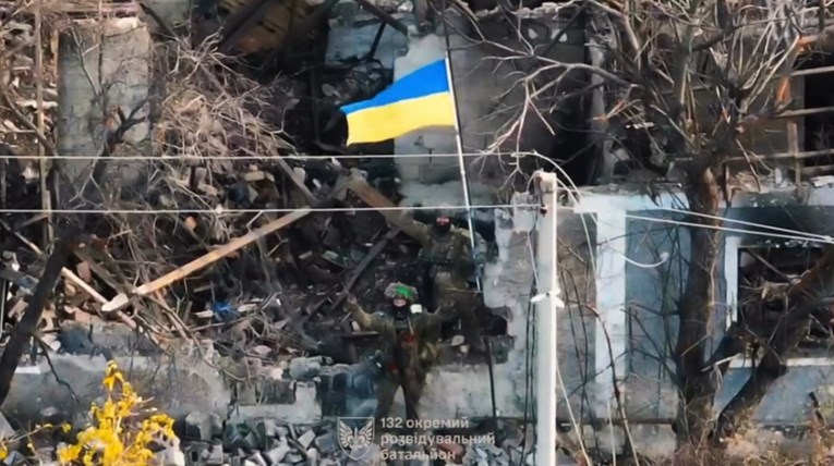 VIDEO Pogledajte akciju ukrajinskih padobranaca. Oslobodili selo, zarobili 50 Rusa