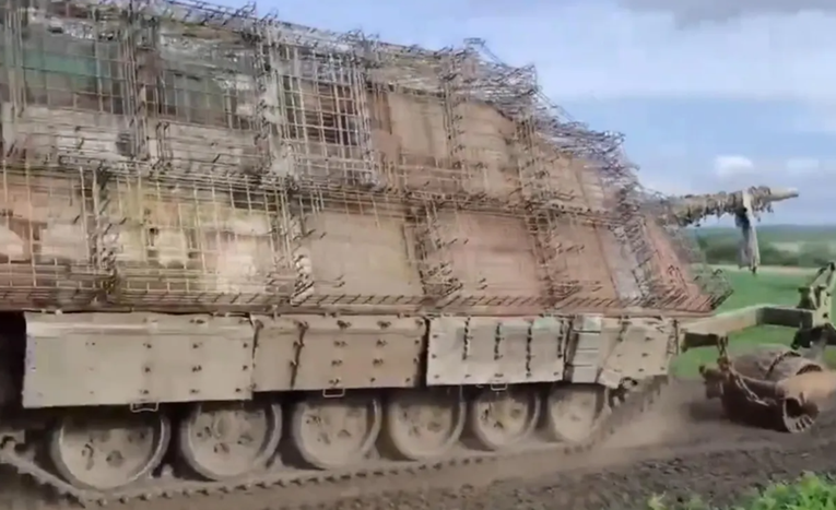 VIDEO Ovo su gigantski ruski kornjača-tenkovi: "Suludo dobro funkcioniraju"