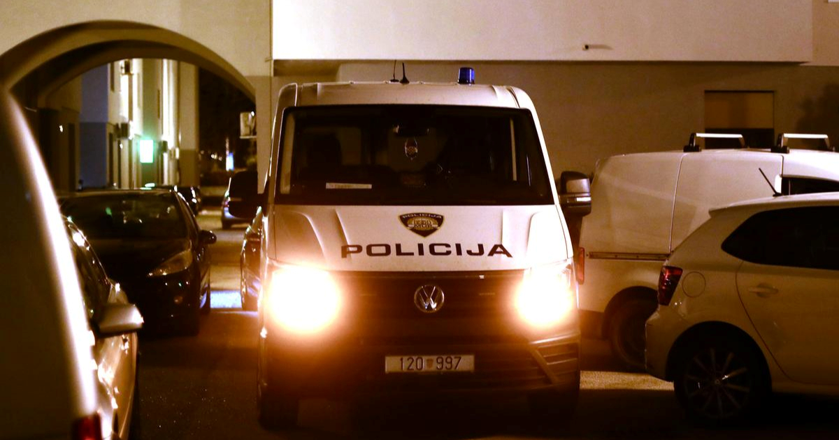 Mladić (20) s debelim dosjeom nokautirao muškarca u Splitu