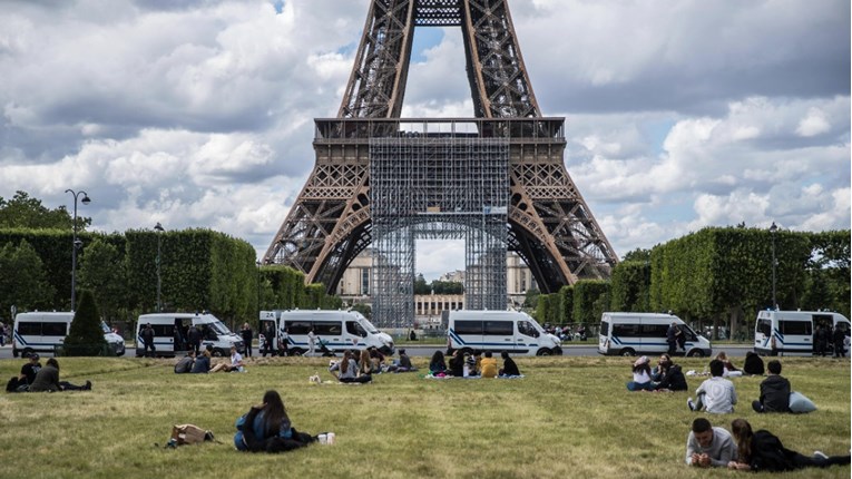 Uskoro se otvara Eiffelov toranj, bit će obavezno nošenje zaštitnih maski