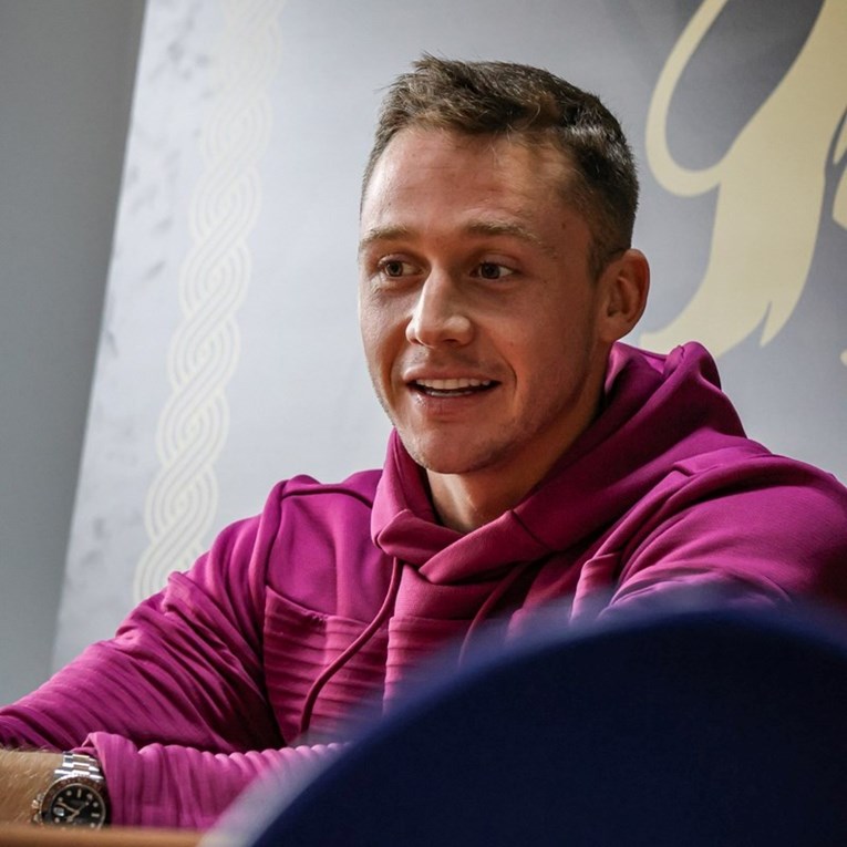 Kustošija ga je dovela iz Atletico Madrida. Zabio je hat-trick za 17 minuta