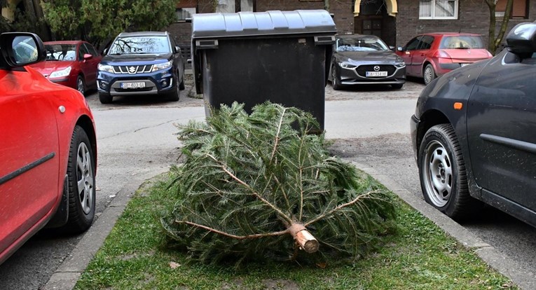 Zagreb objavio kad kreće skupljanje odbačenih božićnih drvaca