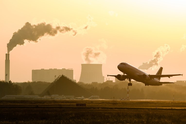 Airbus prizemljuje 6000 aviona