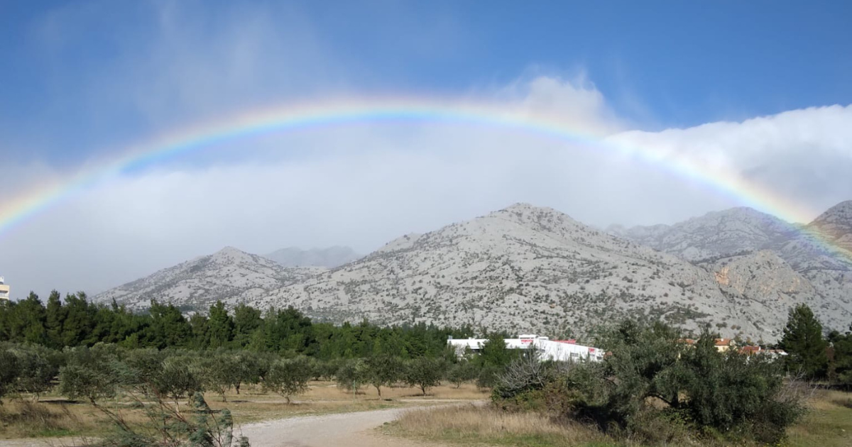 Fotka dana: Pogledajte predivnu dugu nad Starigradom