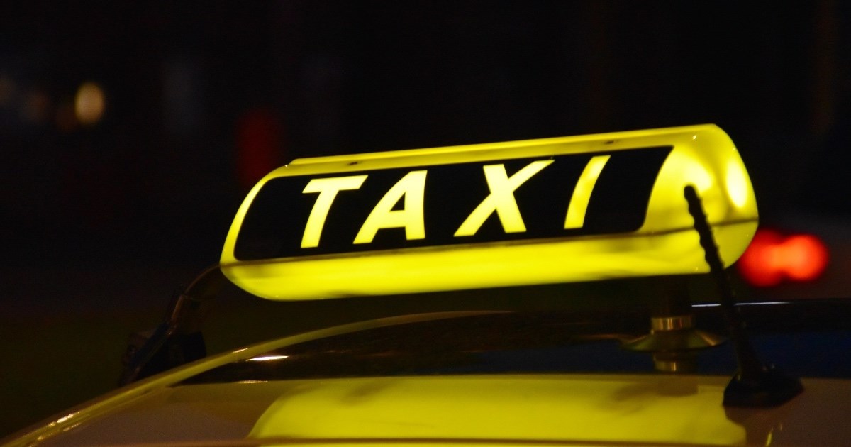 Žena rodila u taksiju pa ostala šokirana kad je dobila račun za čišćenje