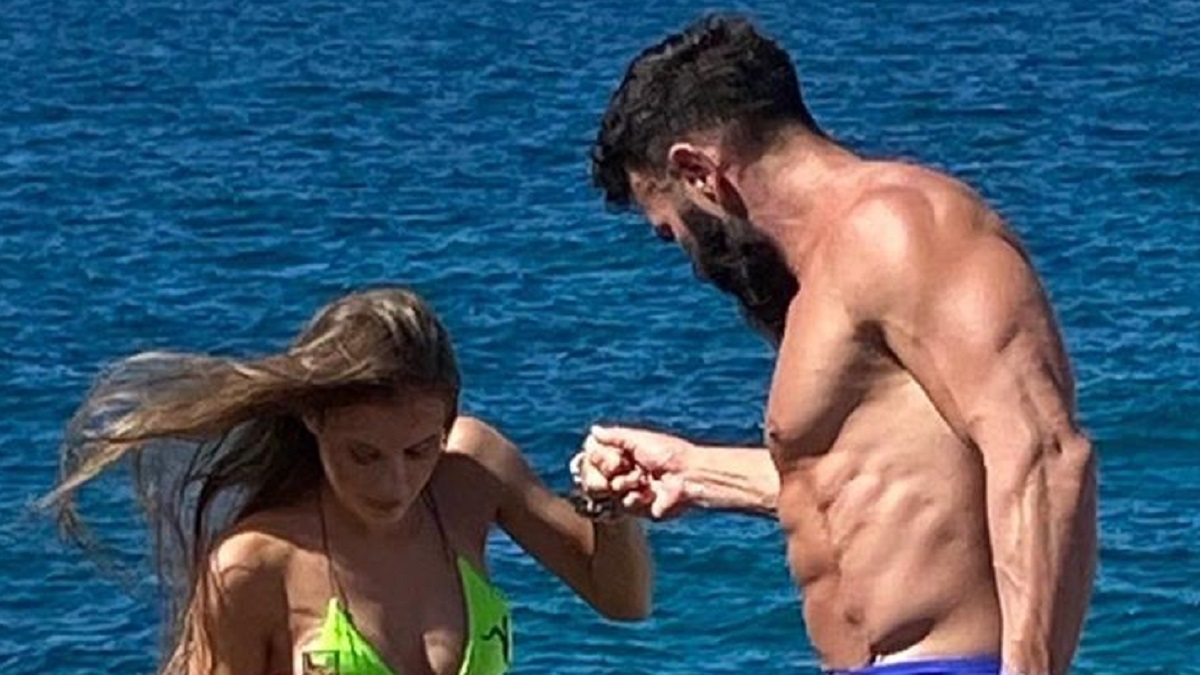 Uživaju u Hrvatskoj: Na palubi jahte kralja Instagrama sunčaju se golišave ljepotice