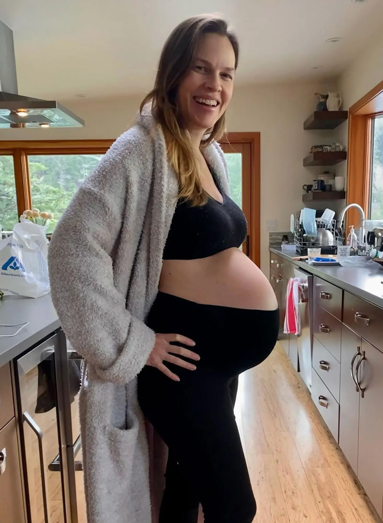 Hilary Swank u 53. godini čeka treće dijete