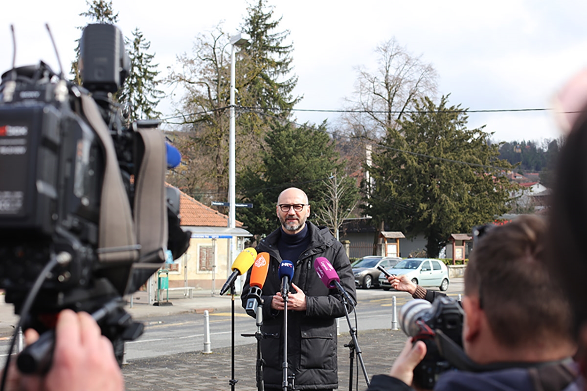 Klisović u Podsusedu: Napravit ćemo bazen, dom za starije, vodovod...