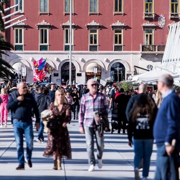 Splićanin nosio odojka u vreći, fotografija izazvala brojne komentare na Redditu