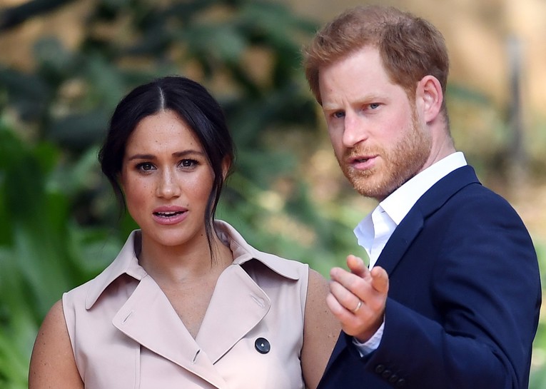 Harry i Meghan idu u UK s djecom, ponuđen im kraljevski smještaj