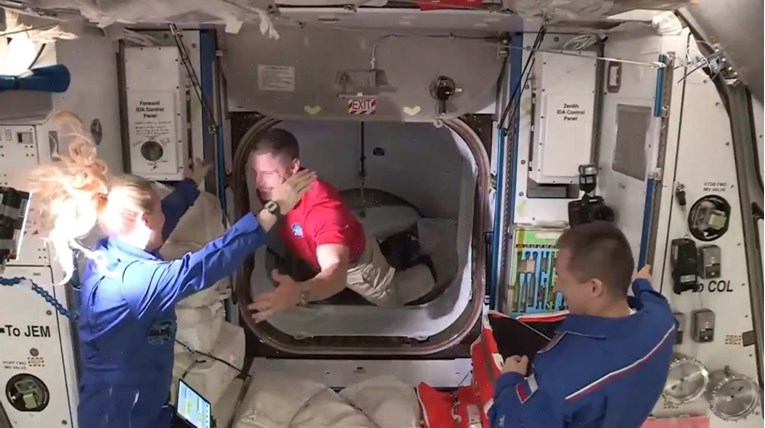 VIDEO Astronauti NASA-e u SpaceX-ovoj kapsuli stigli na Međunarodnu svemirsku postaju