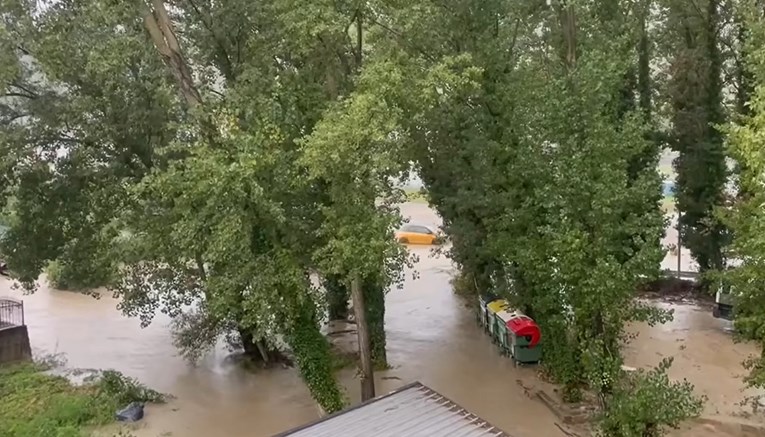 VIDEO Potop u Sloveniji, u Kopru evakuirana djeca iz vrtića, kolaps u prometu