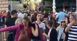 VIDEO Mladić na "Festivalu slobode" urlao i razbio bocu pa pobjegao policiji