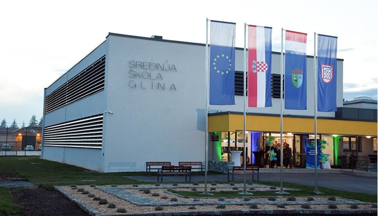 Otvorena obnovljena zgrada Srednje škole Glina koja je stradala u potresu