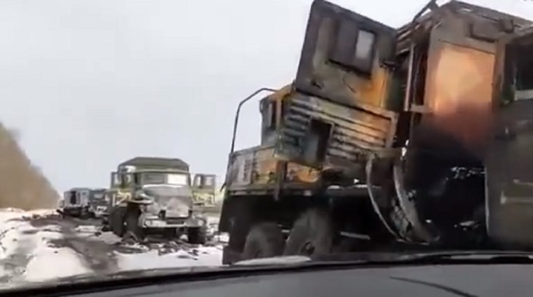 VIDEO Ukrajinska vojska objavila snimku ogromnog uništenog ruskog konvoja