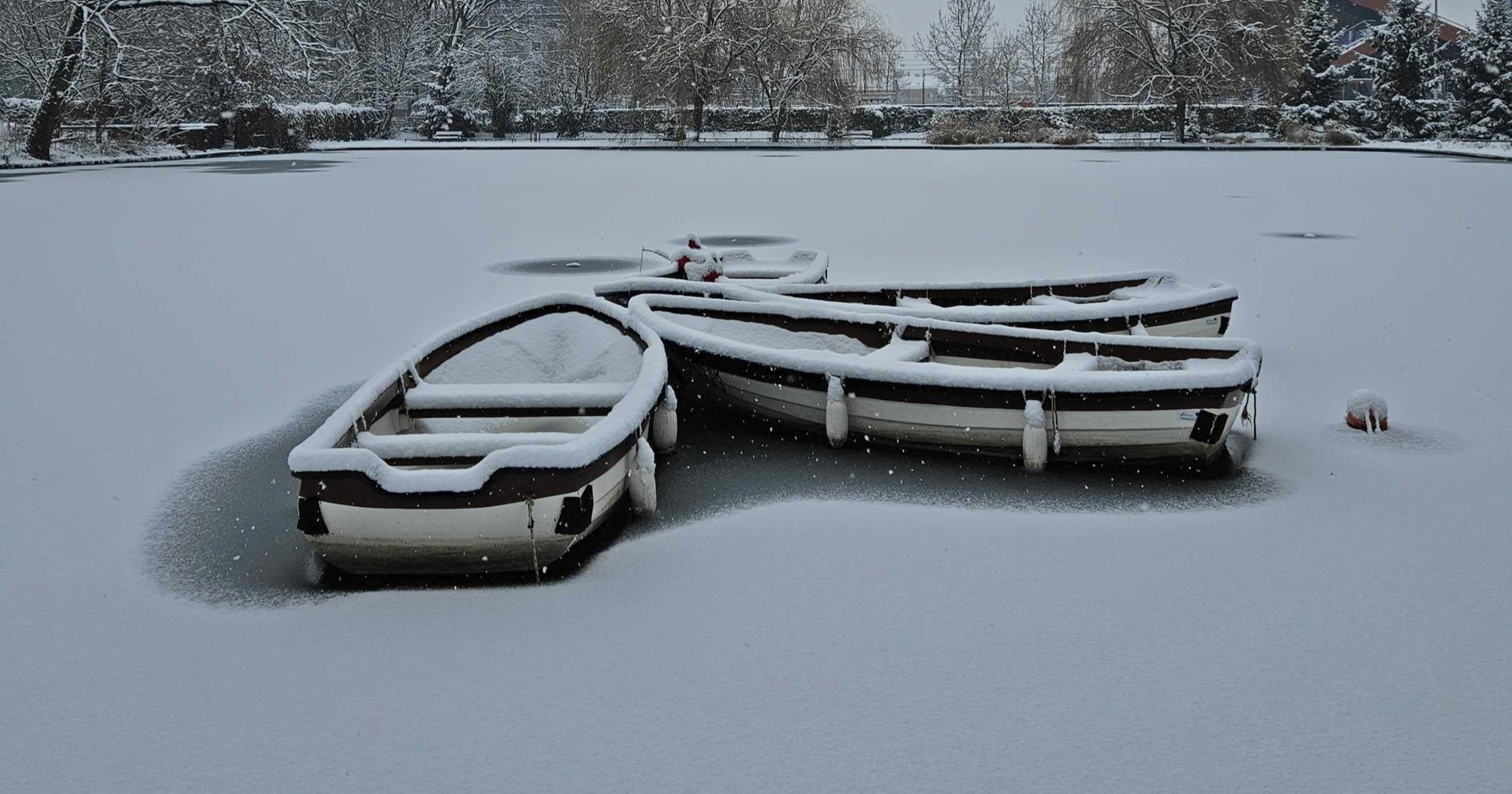 FOTO Park Maksimir pod snijegom izgleda predivno