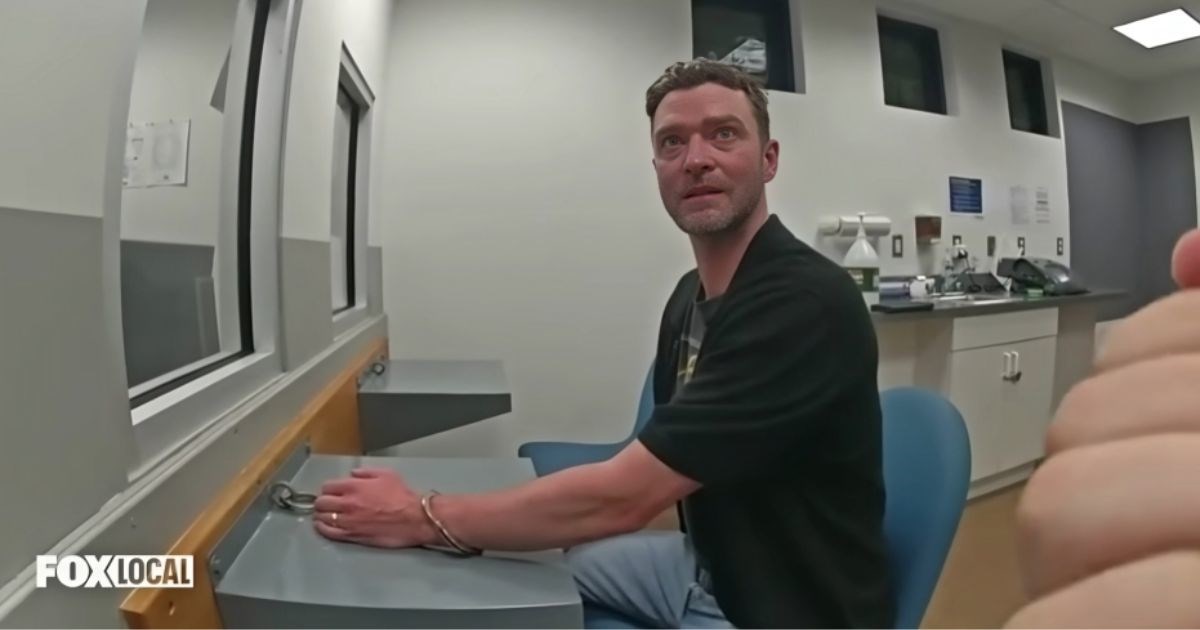 Objavljena snimka uhićenja Timberlakea: "Ponašate se prema meni kao prema kriminalcu"