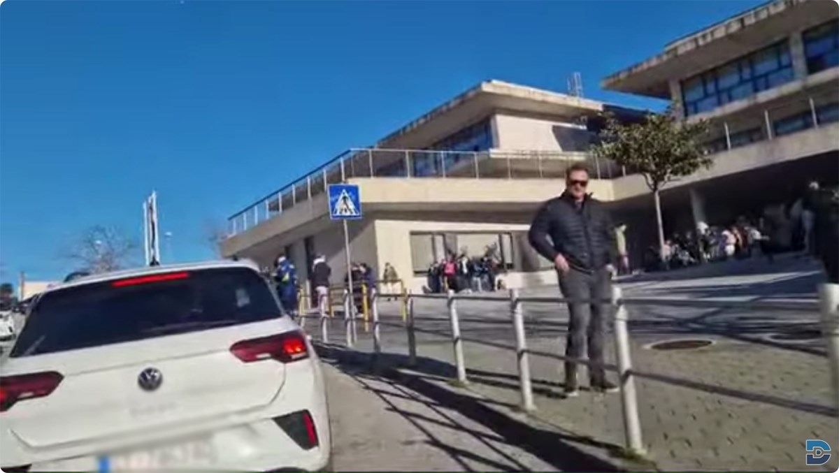 Policija pred splitskom osnovnom školom razljutila roditelje