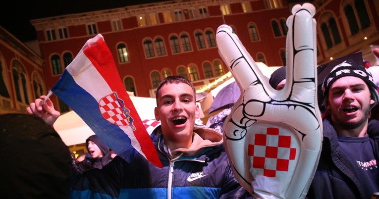 FOTO Splićani na Prokurativama navijali za Vatrene