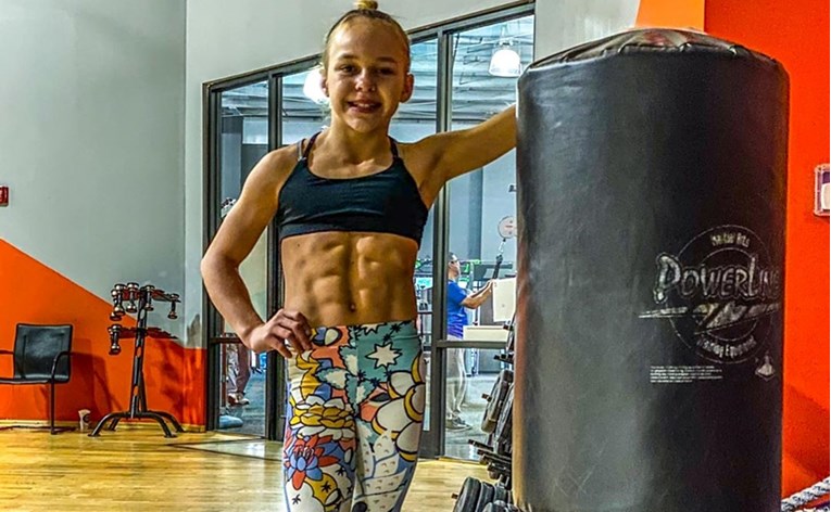 Ona ima deset godina i nevjerojatne trbušnjake - trenira i do 30 sati tjedno