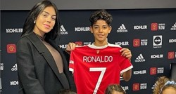 Cristiano Ronaldo mlađi potpisao za Manchester United