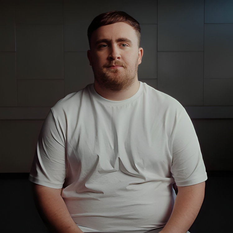 VIDEO Čudesni klinac povlači se iz pikada? Fanovi imaju teoriju o njegovom videu