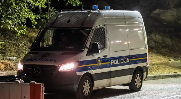 U Splitu bježao policajcima, jednom prešao autom preko noge. Oni mu pucali u gume