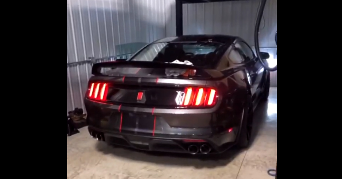 VIDEO Sjeo je u tatin Mustang i odmah ga razbio: "Mrtav sam!“
