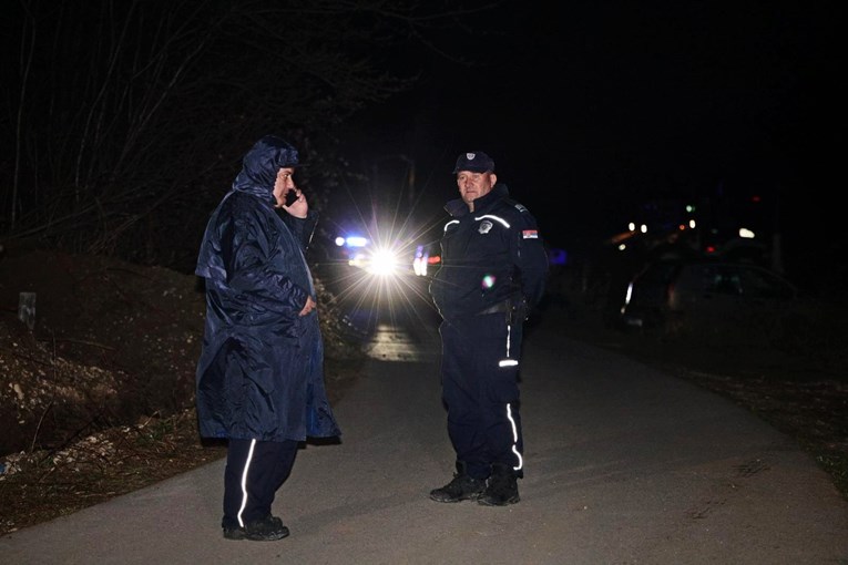 U Srbiji ukrao auto s djevojčicom u njemu. Ona uspjela iskočiti, on pobjegao